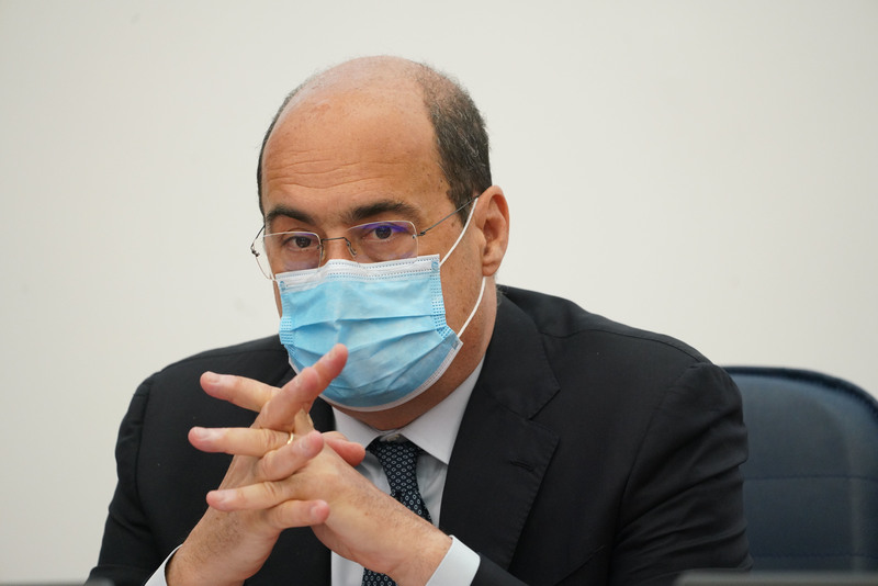 Coronavirus: nel Lazio obbligo di mascherina anche nei luoghi all’aperto